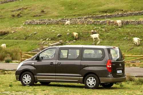 Dos coches para más de 7 pasajeros y abundante carga