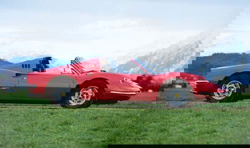 En tres años destroza diez coches exóticos