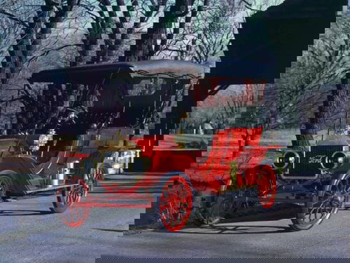 En tres años destroza diez coches exóticos
