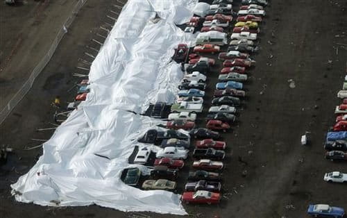 Carnicería de clásicos de subasta al derribar el viento su carpa