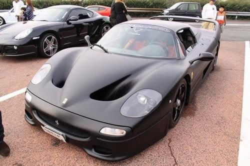 Ofensa a un clásico 4: Ferrari F50 tuneado en negro mate
