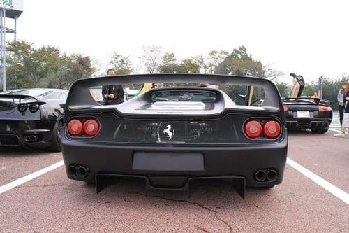 Ofensa a un clásico 4: Ferrari F50 tuneado en negro mate