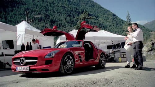 Mercedes SLS AMG volando por el túnel