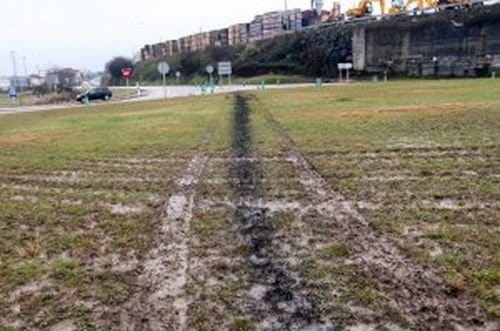 El alcalde de Pola de Siero destroza su coche oficial, triplica la tasa de alcoholemia