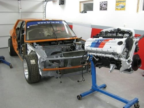 Un BMW M5 E28 CSL completamente artesanal