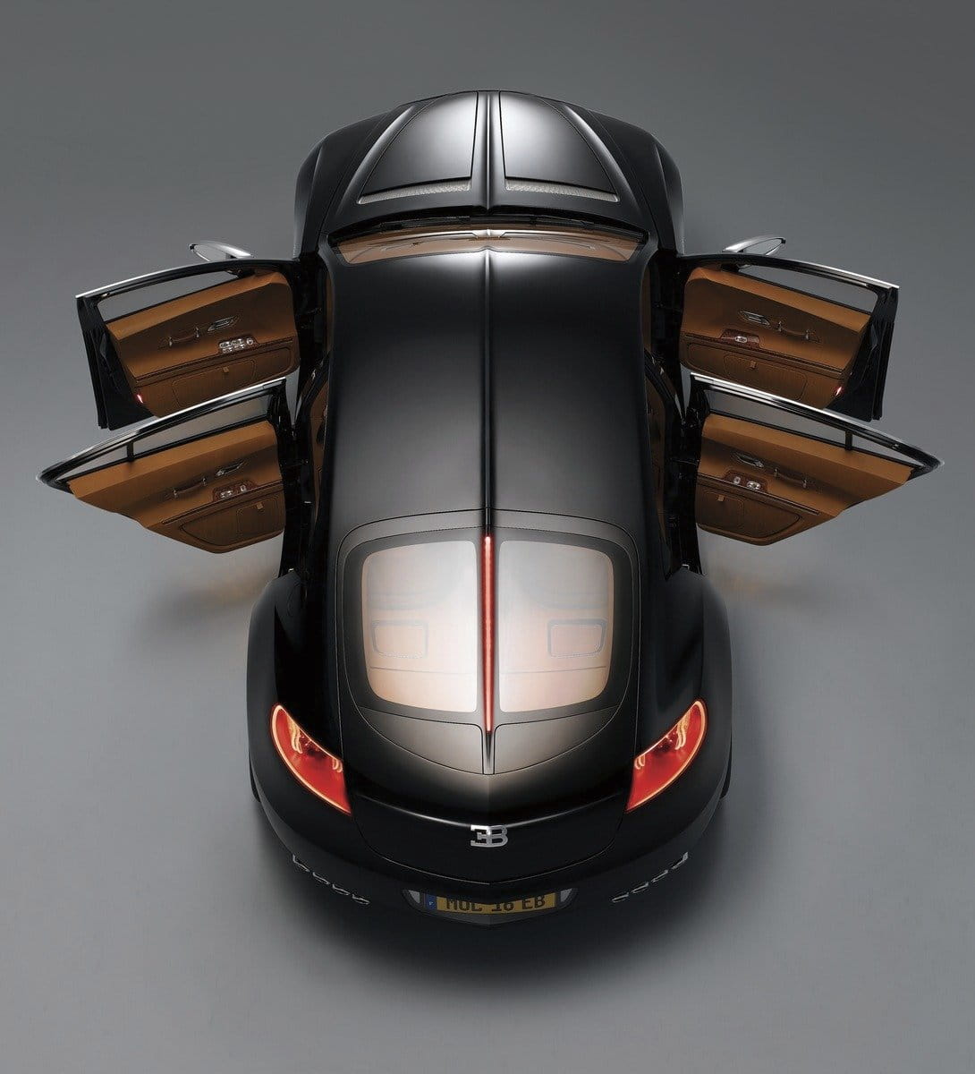 Vista superior del Bugatti Galibier con puertas abiertas.