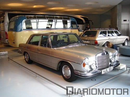 Visita al Museo Mercedes en Stuttgart