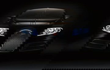 Frontal imponente del Bugatti Galibier con su característica parrilla y faros LED.