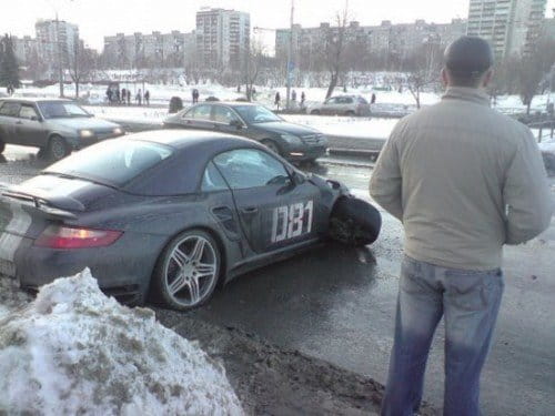 Accidente de un Porsche 911 Turbo Cabriolet en Siberia