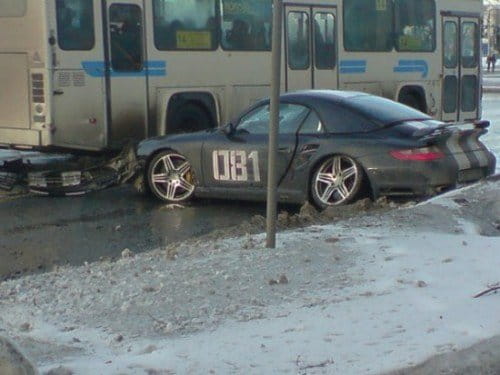 Accidente de un Porsche 911 Turbo Cabriolet en Siberia