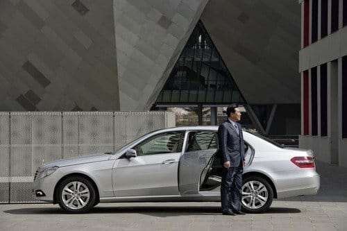 Mercedes lanza los Clase E de batalla larga en China