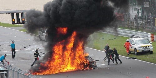 Terrorífica inactividad tras el incendio de un Lamborghini Gallardo en competición