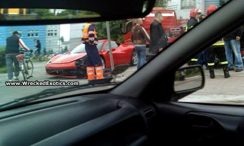 Un Ferrari 458 Italia pierde algunas piezas en Polonia