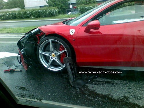 Un Ferrari 458 Italia pierde algunas piezas en Polonia