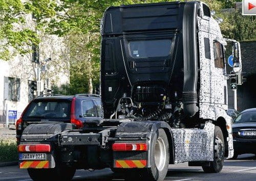 Los Mercedes Axor y Actros también pueden ir camuflados