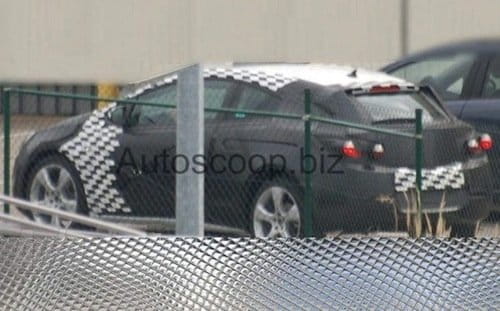 Opel Astra GTC 2011, fotos espía