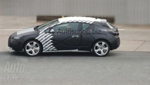 Opel Astra GTC 2011, fotos espía