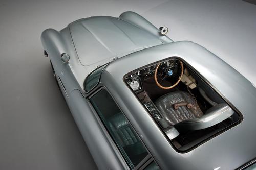 Aston Martin DB5 de James Bond