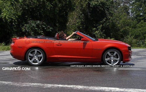 El Chevrolet Camaro Convertible se pasea en top-less