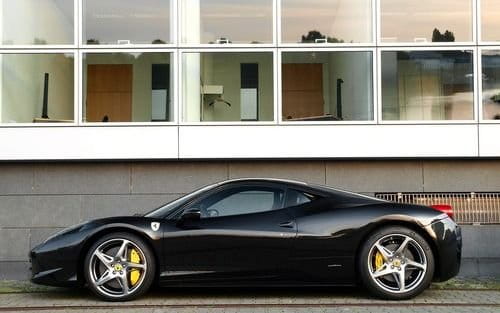 Eric Clapton quiere un Ferrari 458 Italia con motor V12