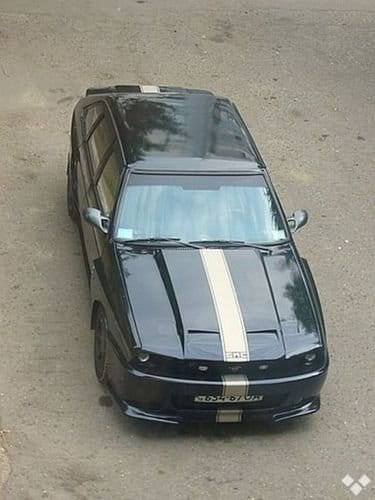 Lada estilo Mustang