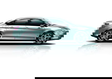 Vista lateral completa del Citroën C5, mostrando su línea aerodinámica.
