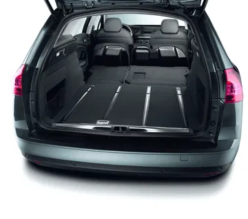 Amplio compartimento de carga del Citroën C5, ideal para viajes largos.