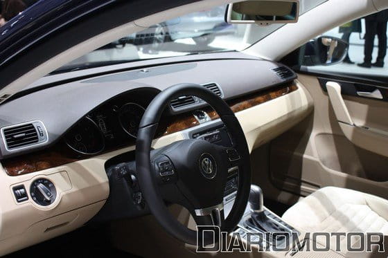 Volkswagen Passat 2011 en el Salón de París