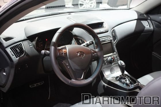 Genesis coupé interior