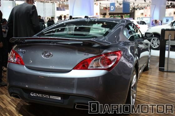 Genesis Coupe trasera