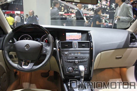 Renault Latitude, un premium francés en el Salón de París