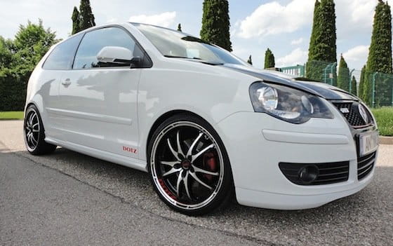 Volkswagen Polo MkIV GTI con llantas grandes, cristales de Swarovski y 200 CV