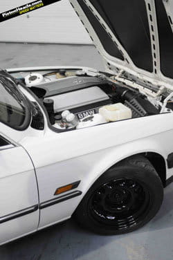 BMW E30 V8