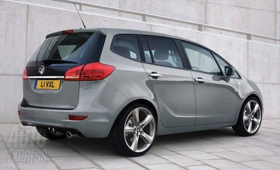 Opel Zafira reconstruido digitalmente