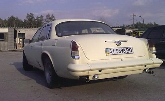 Jaguar XJ40 - GAZ-21 Volga