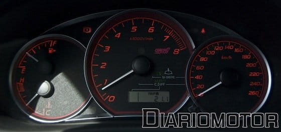 Panel de instrumentos del Subaru Impreza WRX STI (prueba)