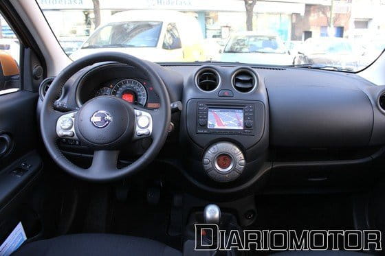 Interior del Nissan Micra 2011