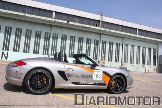 De copiloto en el Porsche Boxster E, el Porsche eléctrico