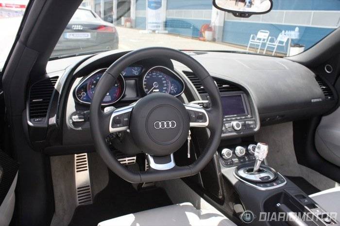 Audi R8 interior