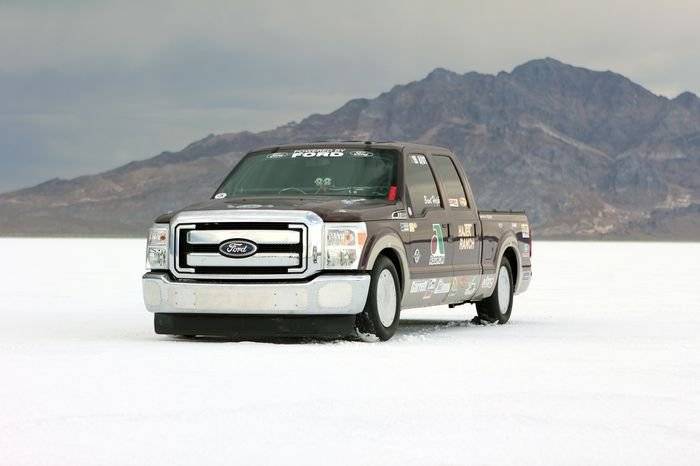 Un Heavy-Duty a 300 km/h: un Ford F-250 HD rompe todos los récords en Bonneville