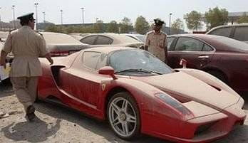 En Dubai también se abandona a los Ferrari Enzo