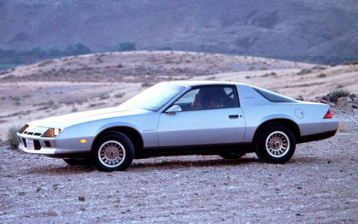Chevrolet Camaro, la historia del mito: tiempos modernos, de los 80 a la actualidad