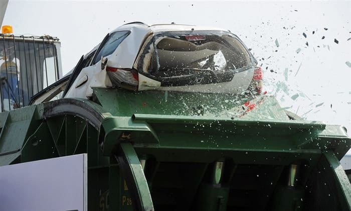 Honda achatarra más de mil coches afectados por las inundaciones de Tailandia