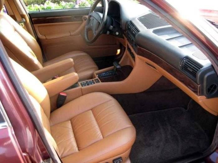 ¿Te apetece estrenar un BMW 750iL del año 1989?