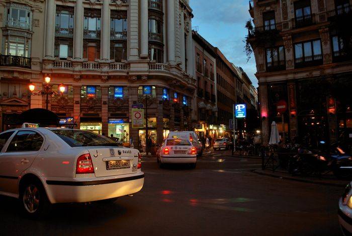 Una asociación minoritaria de taxistas madrileños pide la posibilidad de ir armados