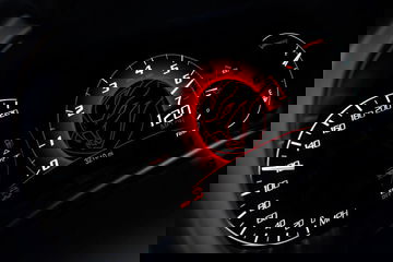 Cuadro de instrumentos del Dodge Viper destacando su tacómetro central.