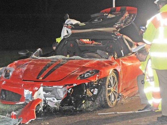 Suma y sigue: dos Ferrari más gravemente accidentados en los últimos días