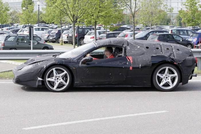 El sucesor del Ferrari Enzo ya rueda camuflado