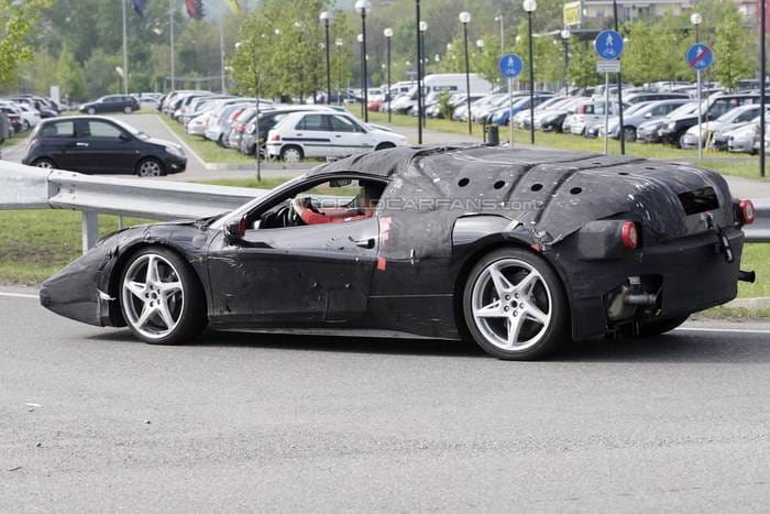 El sucesor del Ferrari Enzo ya rueda camuflado
