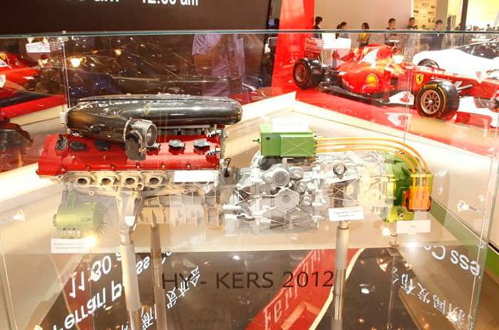 Ferrari muestra en Pekín el motor del sucesor del Enzo